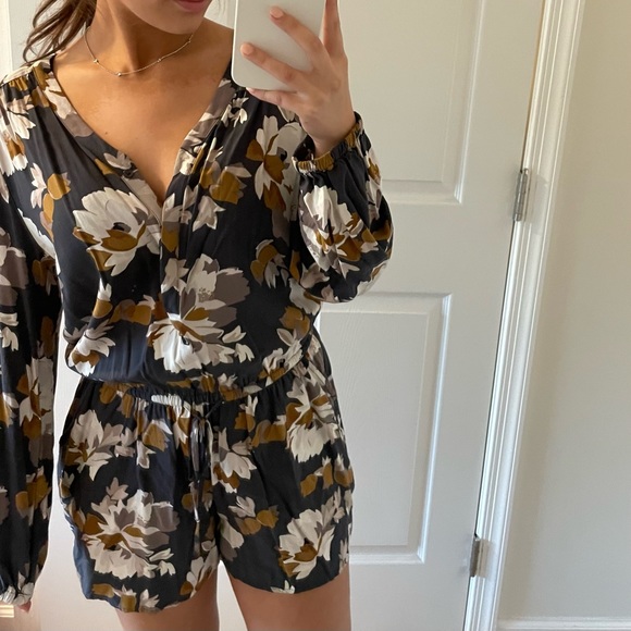 Old Navy Floral Long Sleeve Romper M - Picture 1 of 7